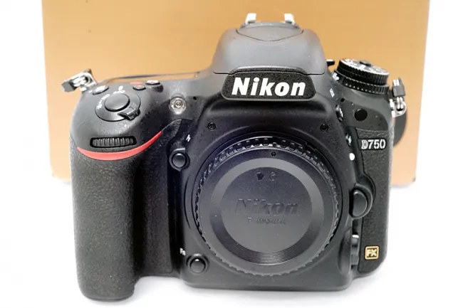 ニコン D750 ボディ カメラ