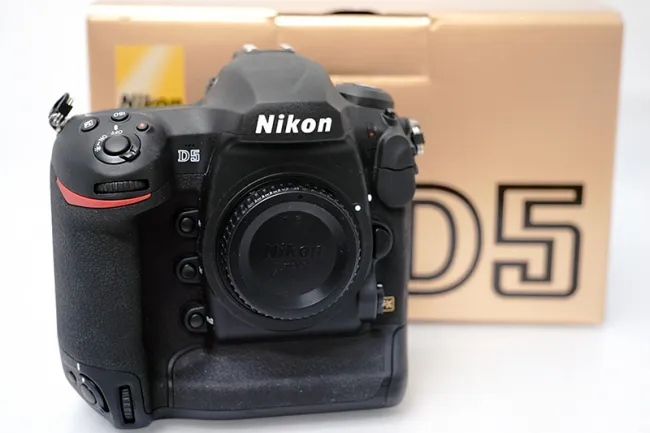 ニコン D5 CF-TYPE ボディ カメラ
