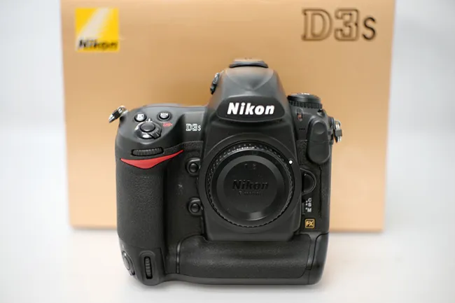 ニコン D3S ボディ カメラ